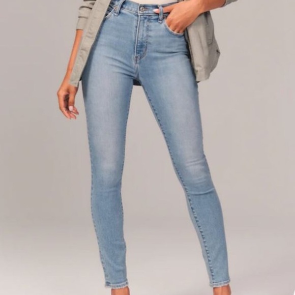 Abercrombie & Fitch Denim - Abercrombie & Fitch | Light-Wash Denim SHORT-Inseam Simone High-Rise Jeans